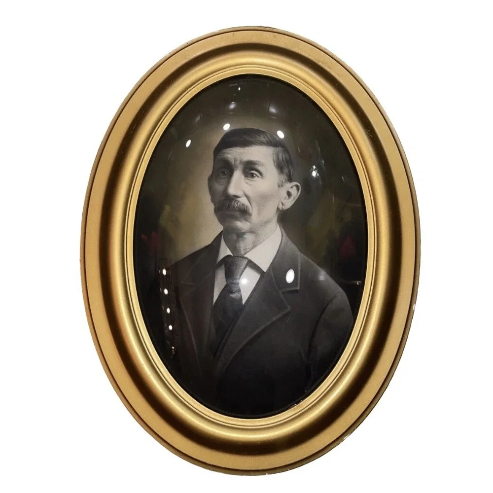 Vintage Man Picture Gold Oval Frame Bubble glass Ancestry Chicago Portrait